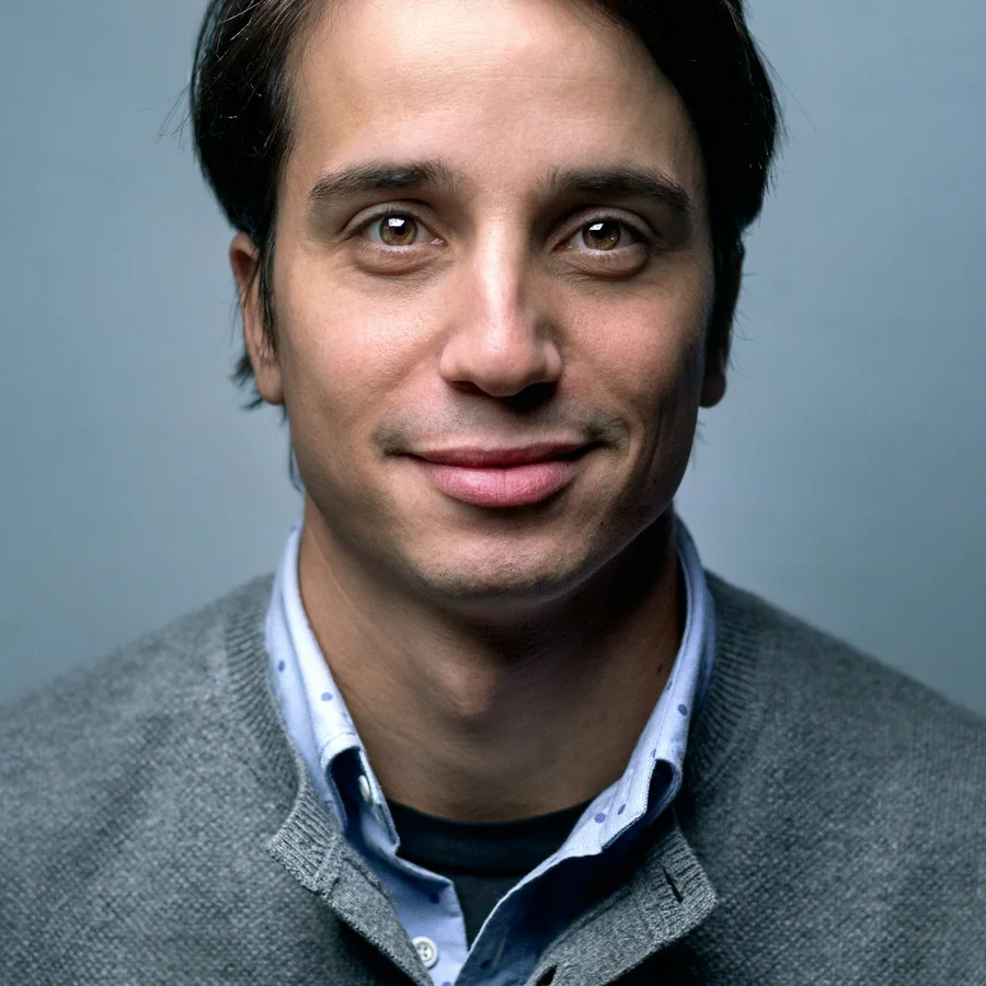 Алишер Махмудов portrait